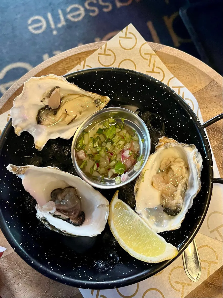 Verse oesters met citroen